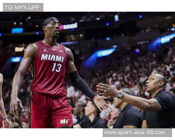 霍华德称赞拉希德华莱士与鲨鱼技术高超并称帕金斯防守能力出众 霍华德称赞拉希德华莱士与鲨鱼技术高超并称帕金斯防守能力出众